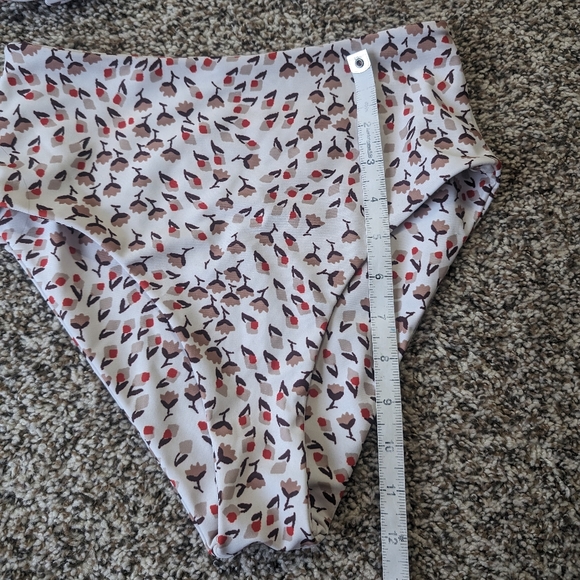 Faithfull The Brand Cream Floral Tulip Swim Set - Picture 7 of 9